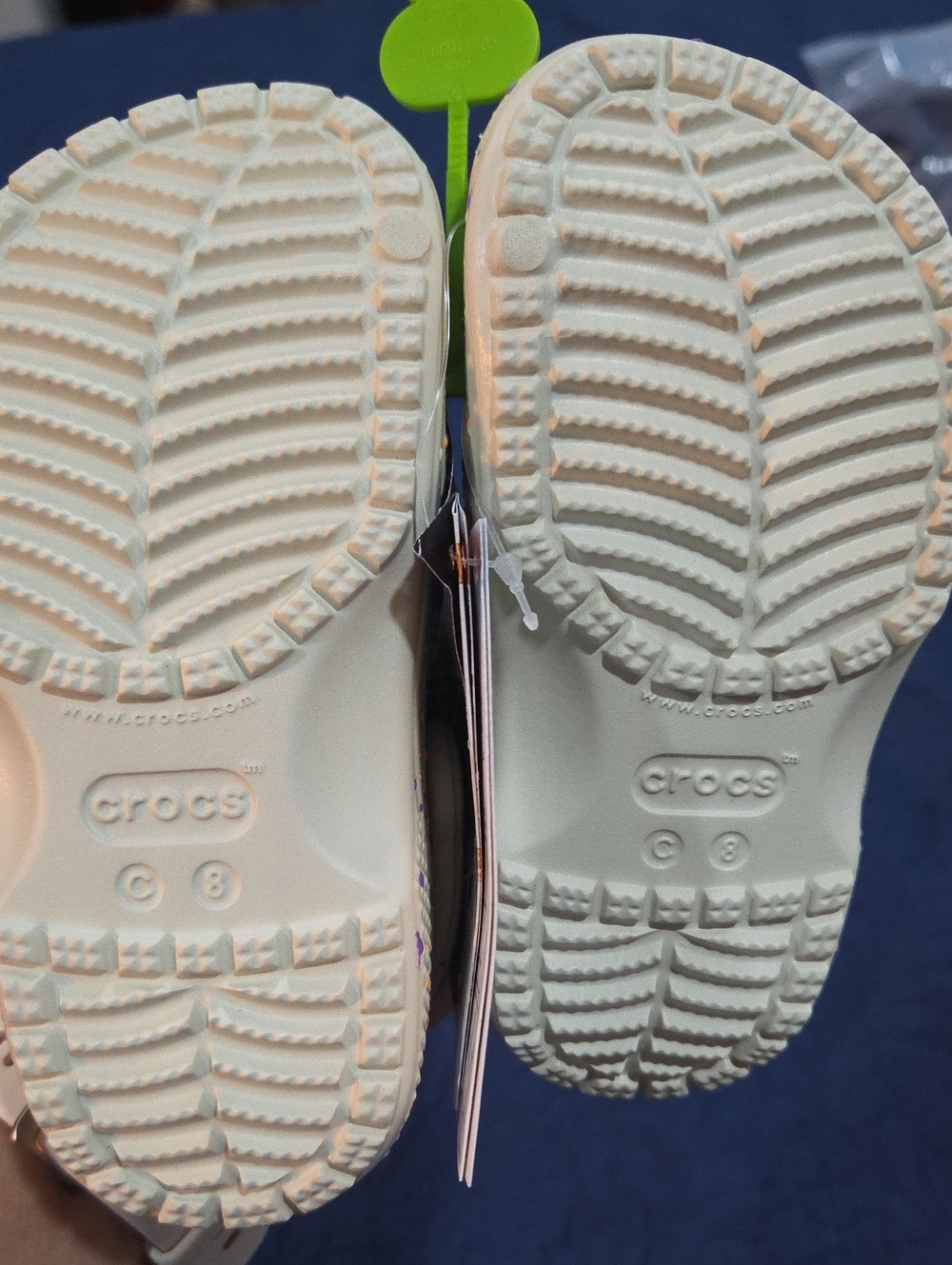 CROCS Toddler size 7 - Cream Glow in the Dark Clogs - Picture 5 of 5